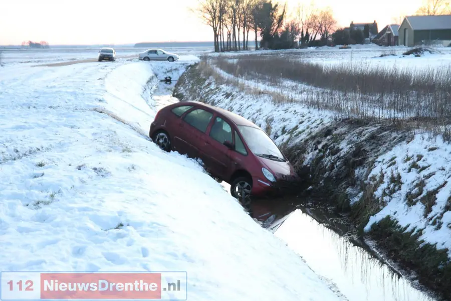 Auto in de sloot terecht gekomen in Valthermond