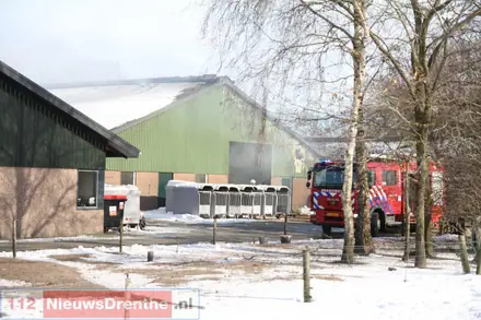 Grote brand bij boerderij Noord-Sleen — foto 2 van 12
