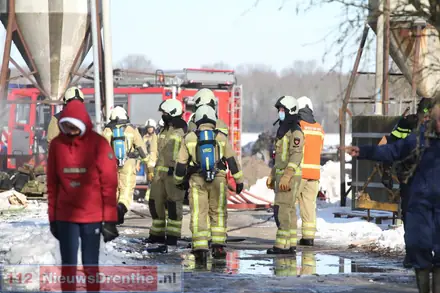 Grote brand bij boerderij Noord-Sleen — foto 4 van 12