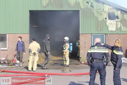 Grote brand bij boerderij Noord-Sleen — foto 6 van 12
