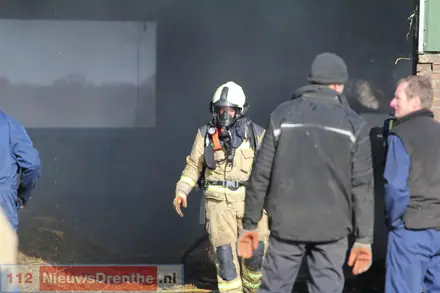 Grote brand bij boerderij Noord-Sleen — foto 10 van 12