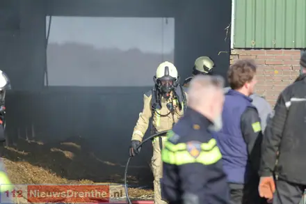 Grote brand bij boerderij Noord-Sleen — foto 11 van 12