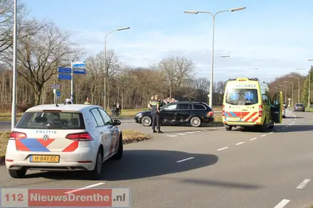 Twee auto’s zwaar beschadigd bij botsing op kruising Brinkenweg met Nieuw Amsterdamsestraat in Emmen — foto 4 van 4