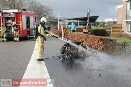 45-kilometer auto volledig uitgebrand aan de Dalipassage in Emmen — foto 2 van 9