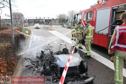 45-kilometer auto volledig uitgebrand aan de Dalipassage in Emmen — foto 9 van 9
