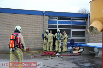 Brand in lokaal Thriantaschool in Emmen snel onder controle — foto 7 van 10