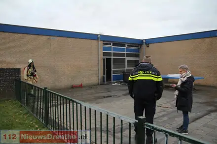 Brand in lokaal Thriantaschool in Emmen snel onder controle — foto 9 van 10