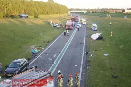Meerdere doden bij zwaar ongeluk op de N34 bij Borger — foto 3 van 12