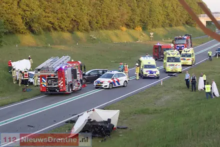 Meerdere doden bij zwaar ongeluk op de N34 bij Borger — foto 9 van 12