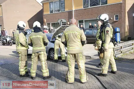 Auto vat vlam in Veenoord — foto 2 van 5