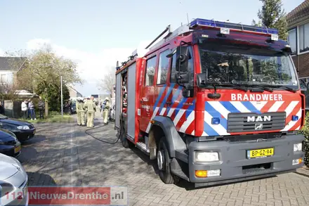 Auto vat vlam in Veenoord — foto 4 van 5