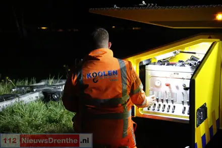 Auto belandt op de kop in berm bij knooppunt Holsloot — foto 5 van 6