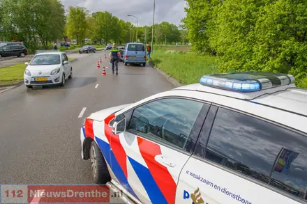 Twee auto’s botsen op de Phileas Foggstraat in Emmen: één gewonde — foto 5 van 6