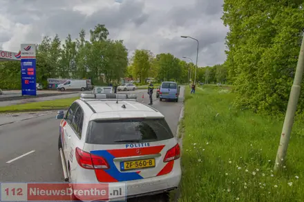 Twee auto’s botsen op de Phileas Foggstraat in Emmen: één gewonde — foto 6 van 6