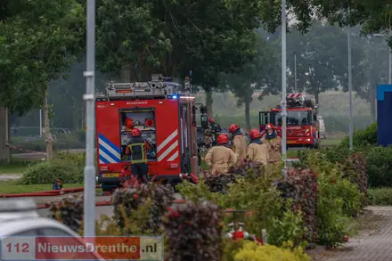 Grote brand op industrieterrein in Veendam — foto 2 van 12