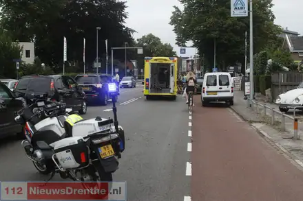 Kop-staartbotsing op de Weerdingerstraat in Emmen. Automobilist raakt gewond door harde klap — foto 1 van 2