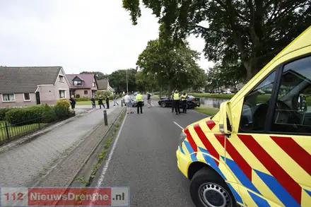 Twee gewonden bij botsing in Nieuw-Amsterdam — foto 4 van 7