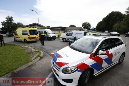 Automobilist en scooterrijder botsen op Abel Tasmanstraat in Emmen — foto 1 van 3