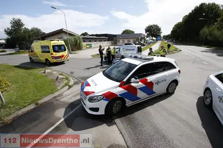 Automobilist en scooterrijder botsen op Abel Tasmanstraat in Emmen — foto 3 van 3