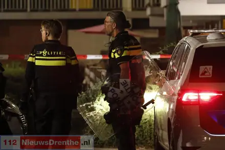 Zwaargewonde bij steekpartij in Emmen — foto 4 van 6