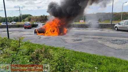 Auto brandt uit op carpoolplaats bij Gieten — foto 1 van 3