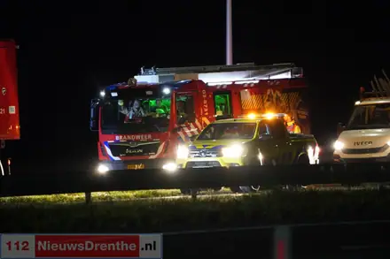 Vrachtwagen lekt gevaarlijke stof bij tankstation langs A28, NL-Alert afgegeven — foto 2 van 4