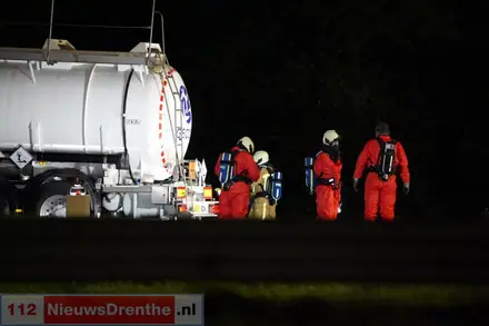 Vrachtwagen lekt gevaarlijke stof bij tankstation langs A28, NL-Alert afgegeven — foto 4 van 4