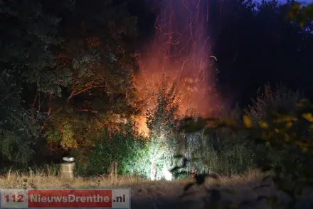 Schuurtje brandt af in Emmen — foto 3 van 4