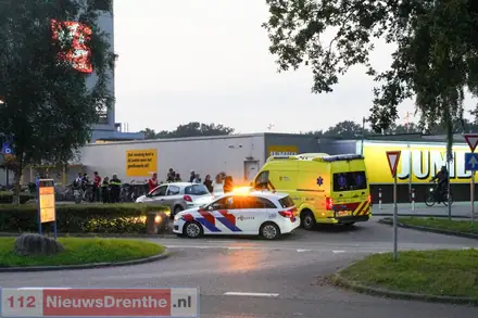 Auto botst op scooter in Emmen — foto 2 van 2