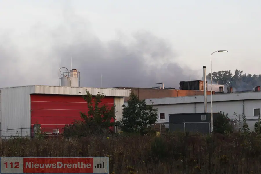Brand in bedrijfsgebouw in Emmen