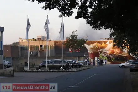 Brand in bedrijfsgebouw in Emmen — foto 2 van 4