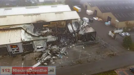 Verslagenheid na bedrijfsbrand in Klazienaveen maakt langzaam maar zeker plaats voor vastberadenheid — foto 2 van 2