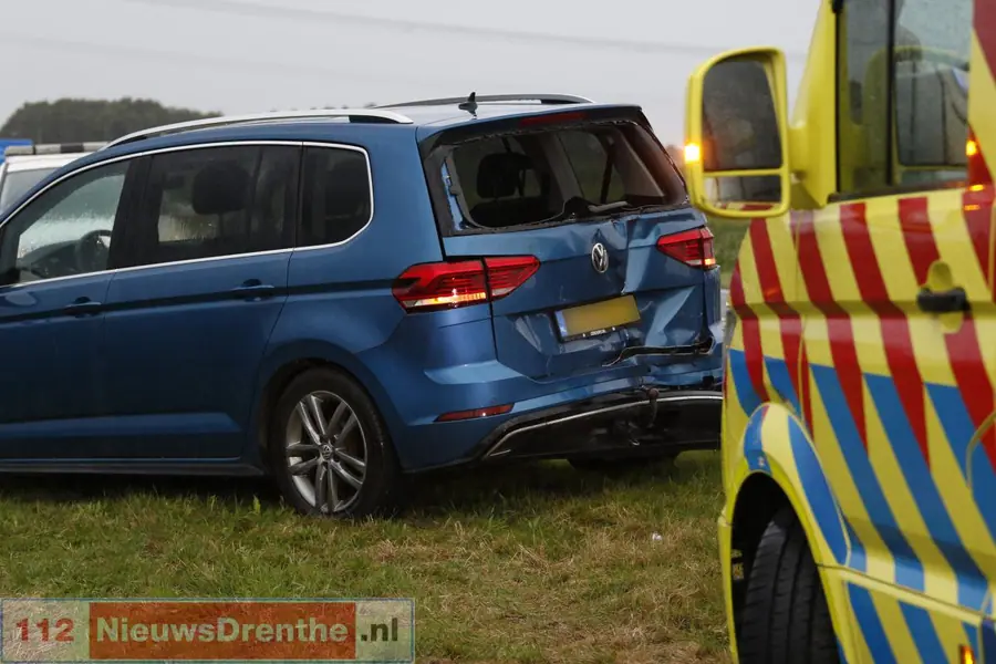 Kop-staartbotsing tussen drie voertuigen op de N381