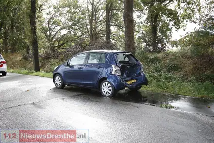 Twee auto’s raken total loss bij kop-staartbotsing tussen Weerdinge en Valthe — foto 3 van 3