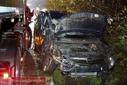 N34 dicht bij Gieten door ongeluk met meerdere voertuigen — foto 1 van 6