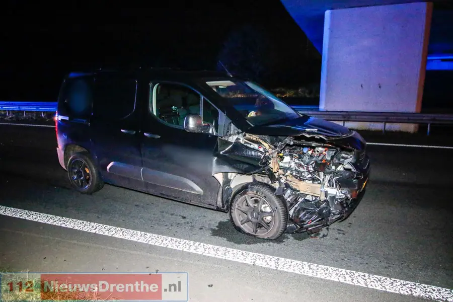 Kop-staartbotsing ter hoogte van viaduct N34 bij Erm. Veel schade, geen gewonden