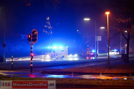 Bestuurder verliest de macht over het stuur op de Boermarkeweg in Emmen — foto 2 van 4