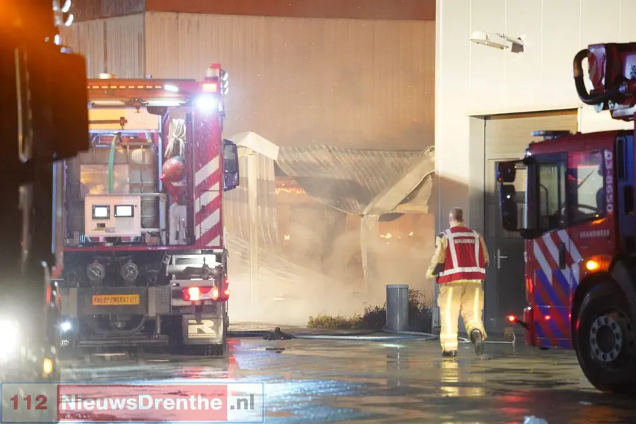 Uitslaande brand in houtwerkplaats in Emmen