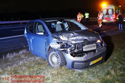 Twee voertuigen botsen op de A37 ter hoogte van Klazienaveen — foto 1 van 4