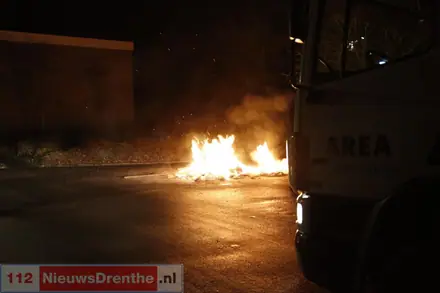 Afvalbrand aan de Torflang in Emmen — foto 2 van 2