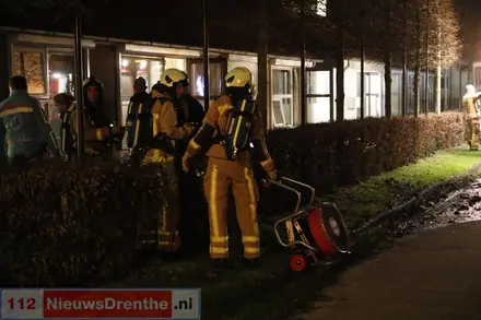 Brand bij wooninstelling aan de Leeuwerikenveld in Emmen — foto 1 van 2