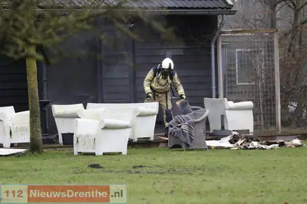 Brand in schuur aan de Waterkampenweg in Noord-Sleen — foto 1 van 3