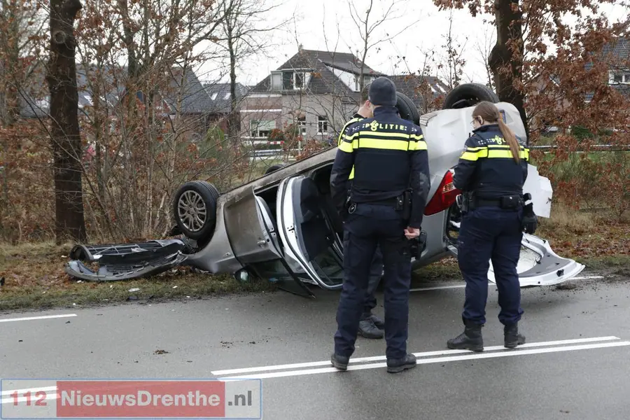 Bestuurster verliest macht over het stuur in Erica