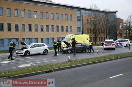 Verkeershinder na kop-staartbotsing in Emmen — foto 1 van 2