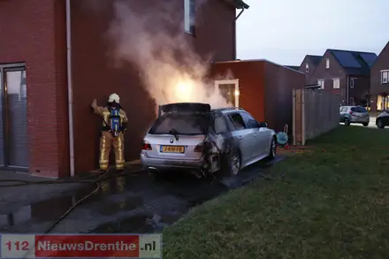 BMW door brand verwoest in Emmen — foto 1 van 3