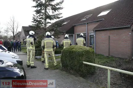 brandweer blust brand in woning aan scheerturfstraat in Schoonoord [Video] — foto 3 van 6