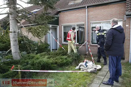 brandweer blust brand in woning aan scheerturfstraat in Schoonoord [Video] — foto 1 van 6