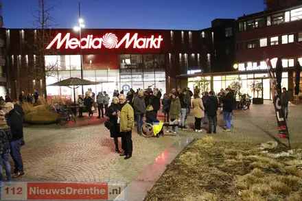 Lichtjestocht in Emmen centrum voor Oekraïne. — foto 2 van 4