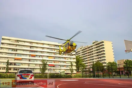 Scooterrijder ernstig gewond na botsing met garagebox in Emmen — foto 6 van 6