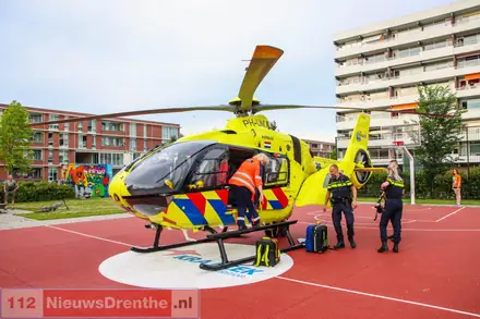 Scooterrijder ernstig gewond na botsing met garagebox in Emmen — foto 5 van 6